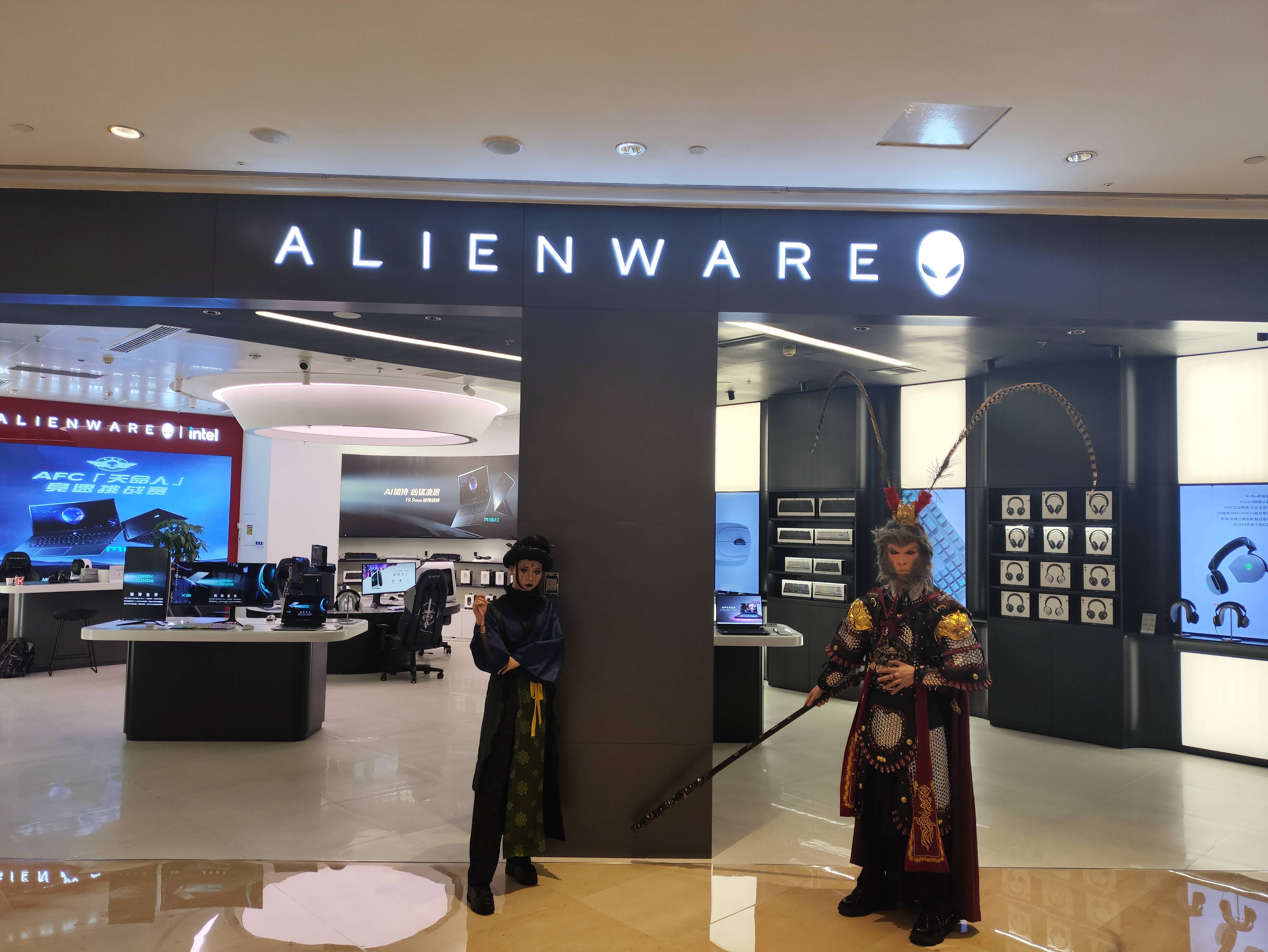 118游戏本：24核+RTX 5090打